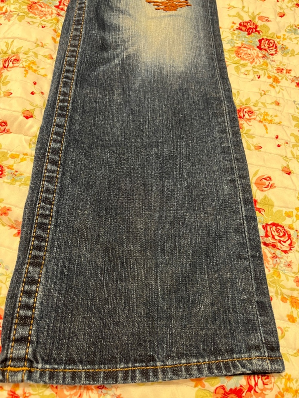 True Religion Men’s Dark Blue Distressed Relaxed Jeans - Picture 4 of 9